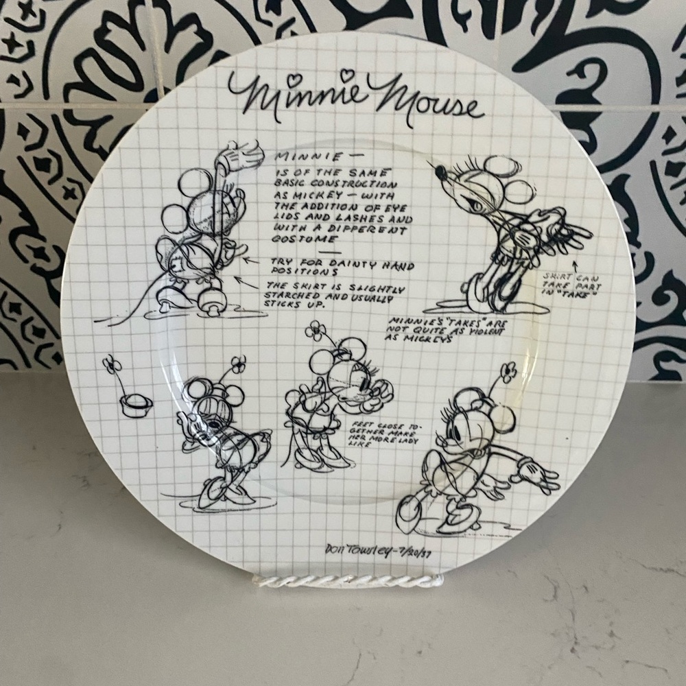 Disney Minnie Mouse Sketch Book 10.5” Dinner Plate New 90 Years Of Magic